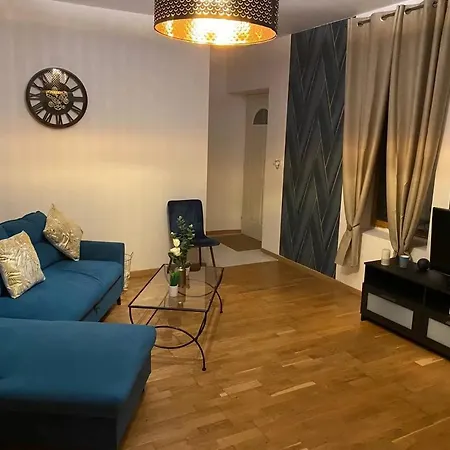 Holiday home Charmante Maison A Avec Terrasse Et Jardin Cloture Troyes